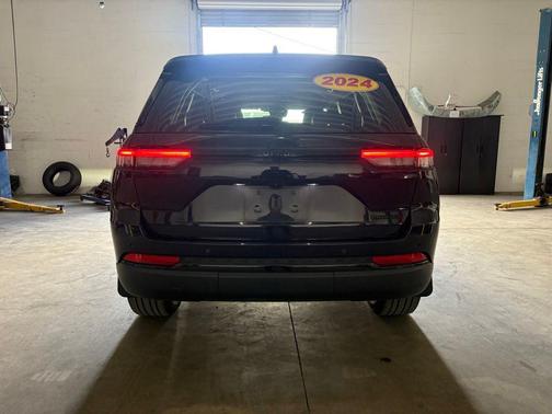 Midnight Sky 2024 Jeep Grand Cherokee Limited