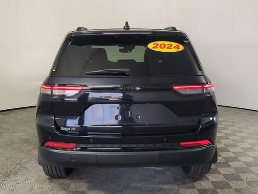 Midnight Sky 2024 Jeep Grand Cherokee Limited