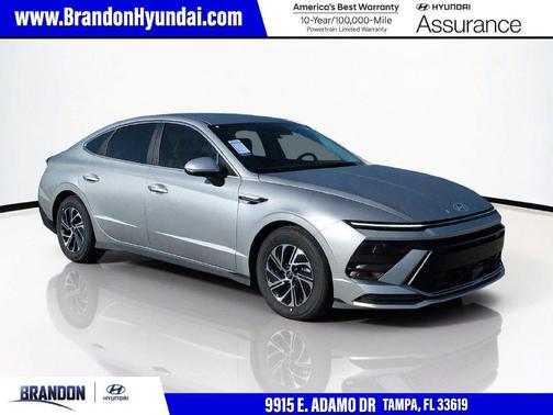 Aero Silver 2027 Hyundai SONATA Hybrid Base