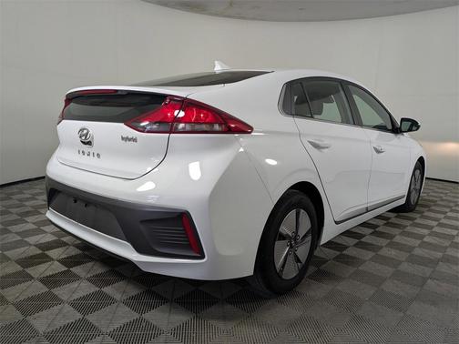 2022 Hyundai IONIQ Hybrid SE