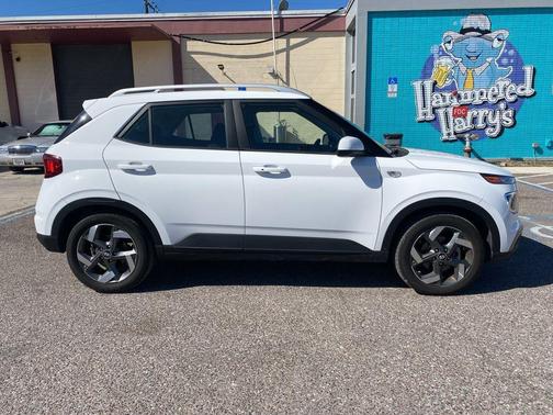 2024 Hyundai VENUE SEL