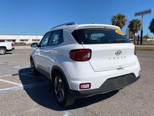 2024 Hyundai VENUE SEL