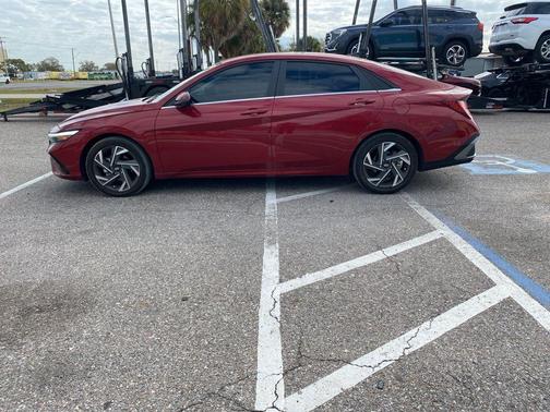 2024 Hyundai ELANTRA Limited