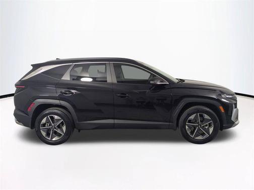 Phantom Black 2025 Hyundai TUCSON SEL Convenience