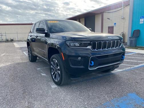 2022 Jeep Grand Cherokee 4xe Overland
