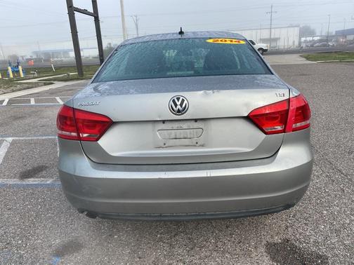 2014 Volkswagen Passat 1.8T Auto S