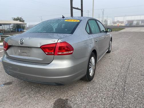 2014 Volkswagen Passat 1.8T Auto S