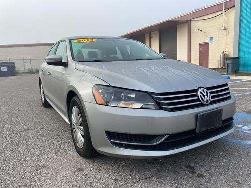 2014 Volkswagen Passat 1.8T Auto S