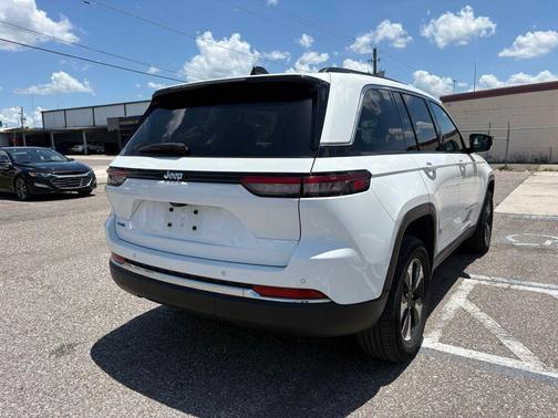 Bright White Clearcoat 2024 Jeep Grand Cherokee 4xe Base
