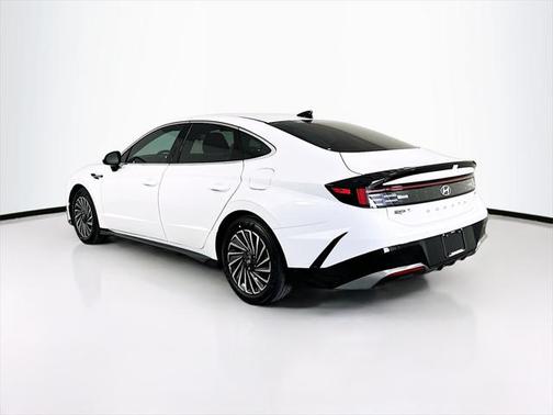 2025 Hyundai SONATA Hybrid SE