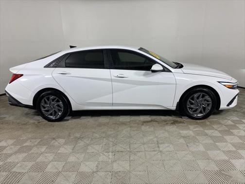 2024 Hyundai ELANTRA HEV Blue
