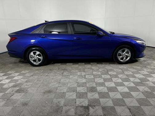 2023 Hyundai ELANTRA SE