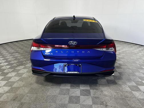 2023 Hyundai ELANTRA SE