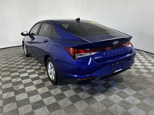 2023 Hyundai ELANTRA SE