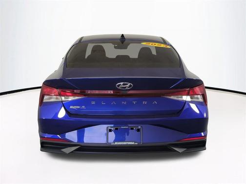 2023 Hyundai ELANTRA SE