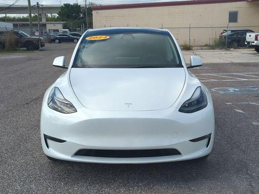 Pearl White Multi-Coat 2024 Tesla Model Y Long Range Dual Motor All-Wheel Drive