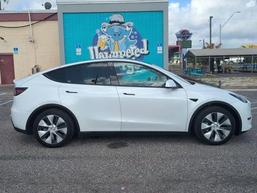 Pearl White Multi-Coat 2024 Tesla Model Y Long Range Dual Motor All-Wheel Drive