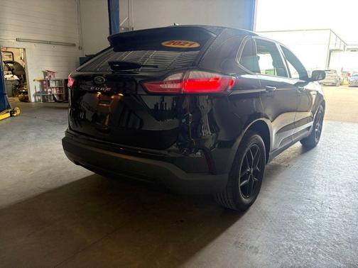Agate Black Metallic 2021 Ford Edge SE