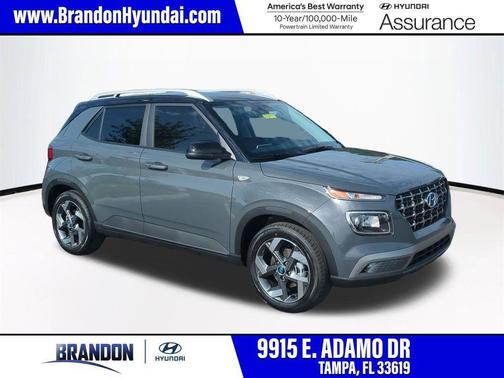Black 2026 Hyundai VENUE SEL w/Two-Tone Roof