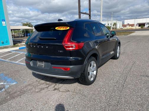 2019 Volvo XC40 T5 R-Design