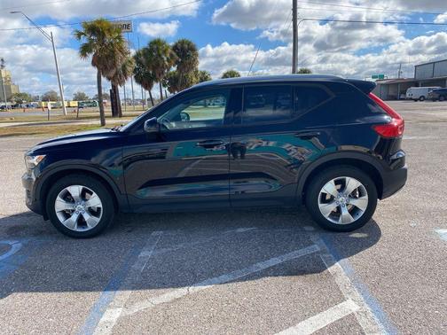 2019 Volvo XC40 T5 R-Design