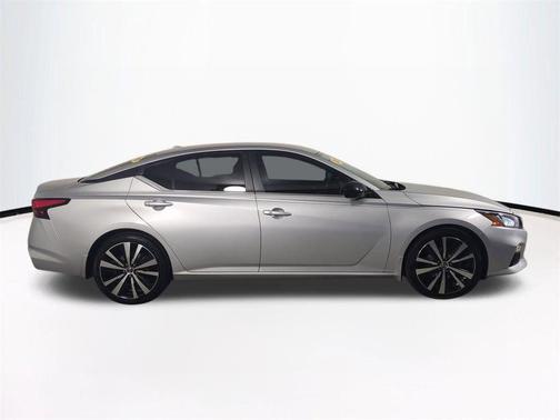 Brilliant Silver Metallic 2019 Nissan Altima 2.5 SR