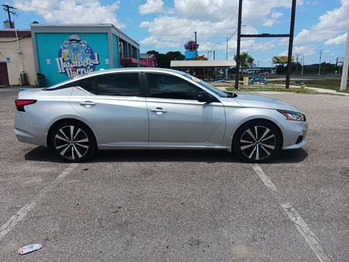 Brilliant Silver Metallic 2019 Nissan Altima 2.5 SR