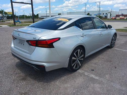 Brilliant Silver Metallic 2019 Nissan Altima 2.5 SR