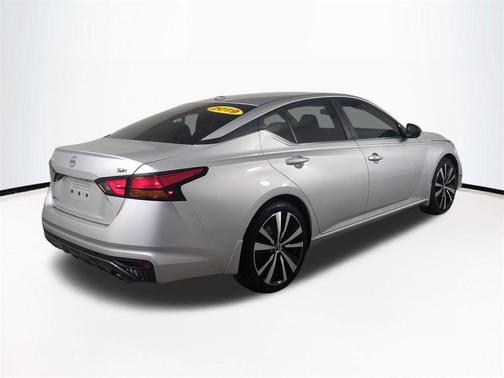 Brilliant Silver Metallic 2019 Nissan Altima 2.5 SR