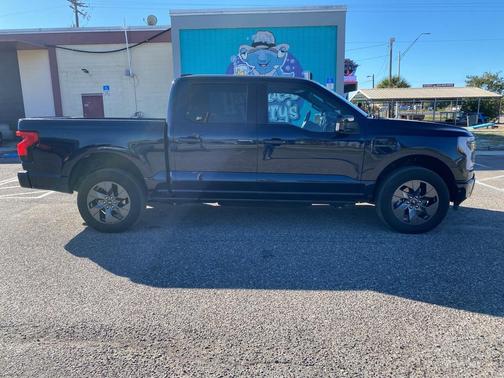 2023 Ford F-150 Lightning LARIAT