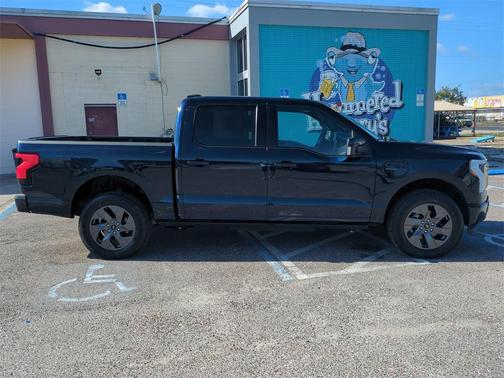 2023 Ford F-150 Lightning LARIAT