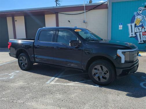 2023 Ford F-150 Lightning LARIAT