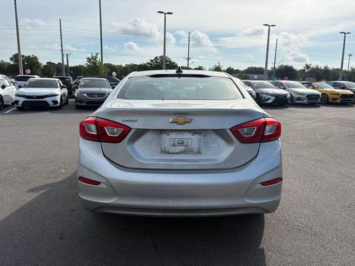 Silver Ice Metallic 2019 Chevrolet Cruze LS