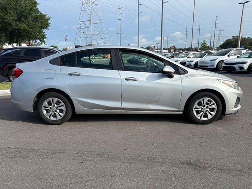 Silver Ice Metallic 2019 Chevrolet Cruze LS
