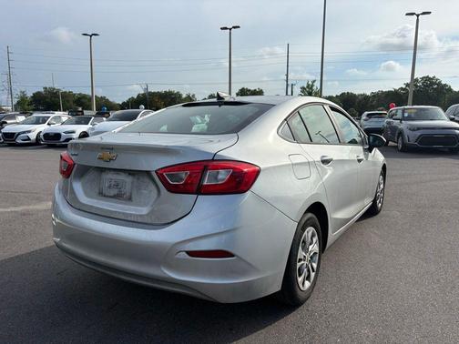 Silver Ice Metallic 2019 Chevrolet Cruze LS