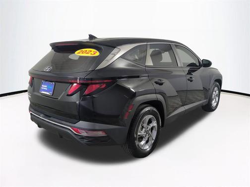 2023 Hyundai TUCSON SE