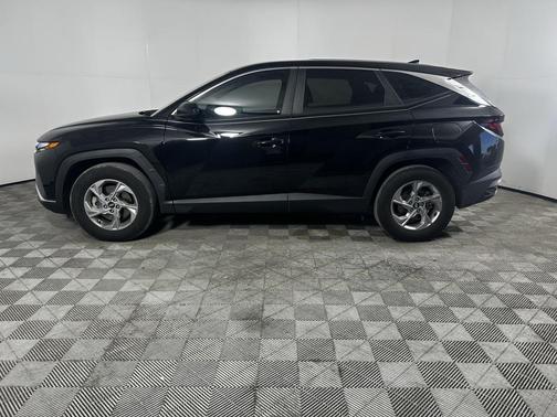 2023 Hyundai TUCSON SE