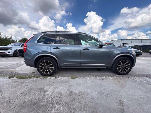 Gray 2018 Volvo XC90 T6 Momentum
