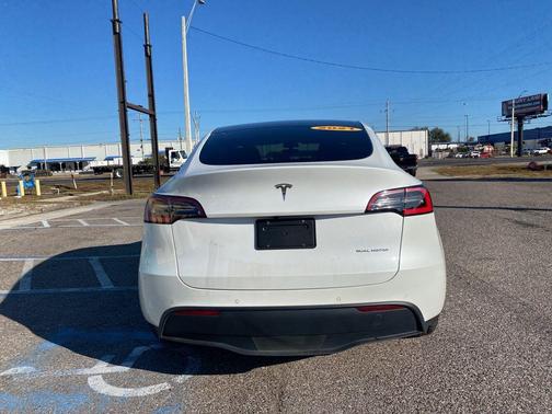 2021 Tesla Model Y Long Range Dual Motor All-Wheel Drive