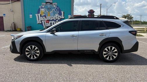 Ice Silver Metallic 2023 Subaru Outback Limited XT