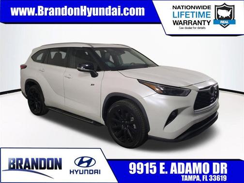 Pear 2023 Toyota Highlander L