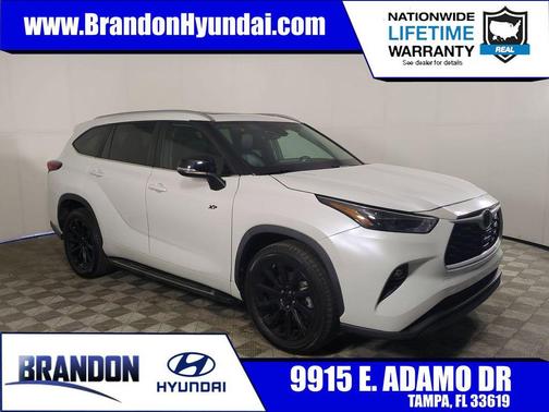 Pear 2023 Toyota Highlander L