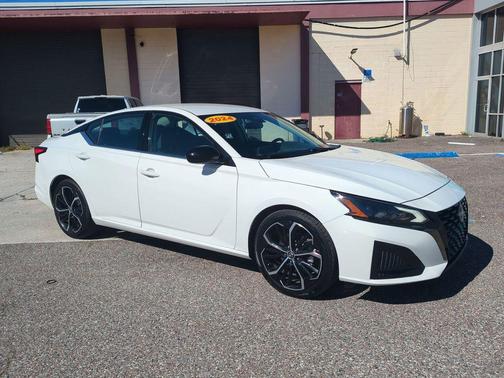 2024 Nissan Altima SR FWD