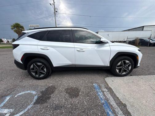 Creamy White Pearl 2025 Hyundai TUCSON Hybrid SEL Convenience