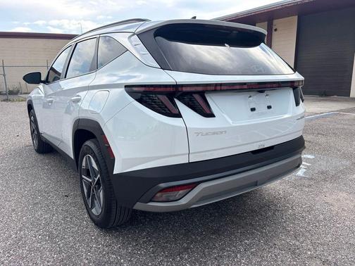 Creamy White Pearl 2025 Hyundai TUCSON Hybrid SEL Convenience