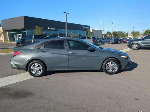 2026 Hyundai ELANTRA SE