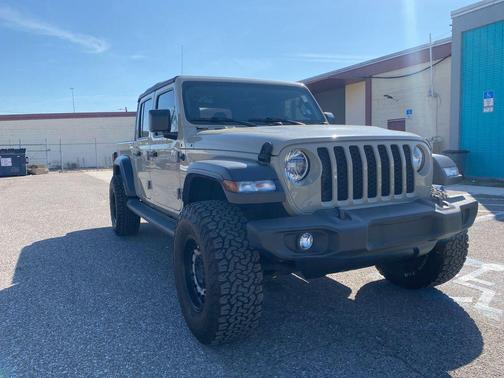 2020 Jeep Gladiator Sport