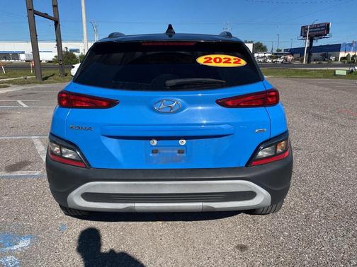 2022 Hyundai KONA SEL