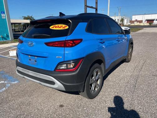 2022 Hyundai KONA SEL