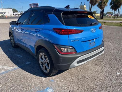 2022 Hyundai KONA SEL